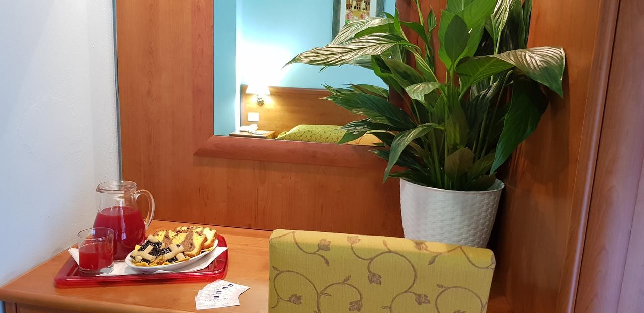 Hotel Missirini Фратта-Терме Екстер'єр фото